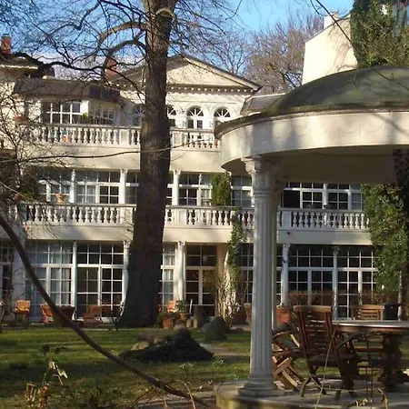 Zentrum Mit Park Am Europa Radweg *