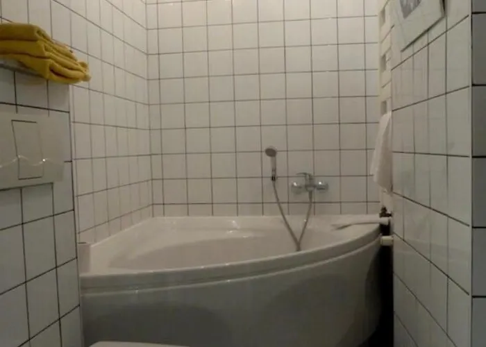 Zentrum Mit Park Am Europa Radweg *